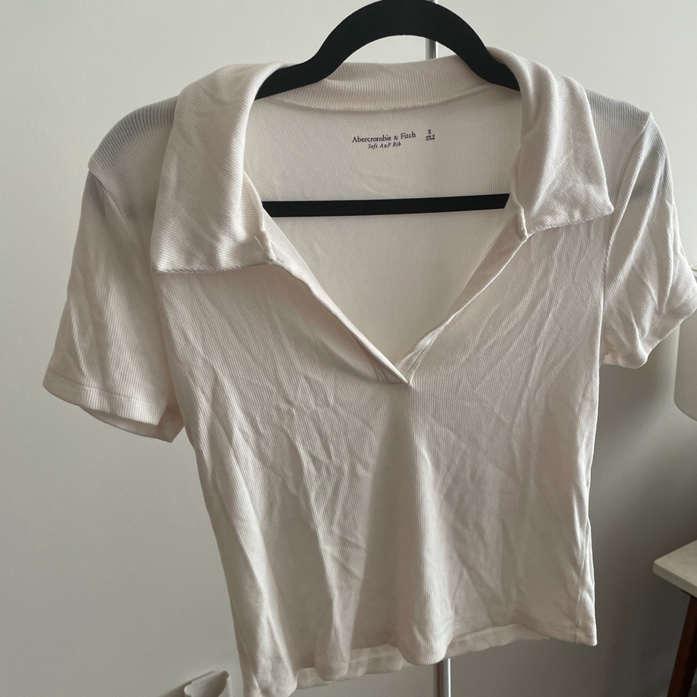 Abercrombie tee size small